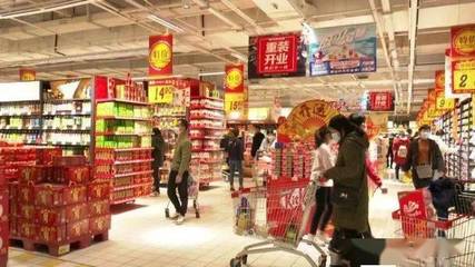 節(jié)日優(yōu)惠活動(dòng)多，商場超市銷售旺，日用百貨喜迎消費(fèi)熱潮
